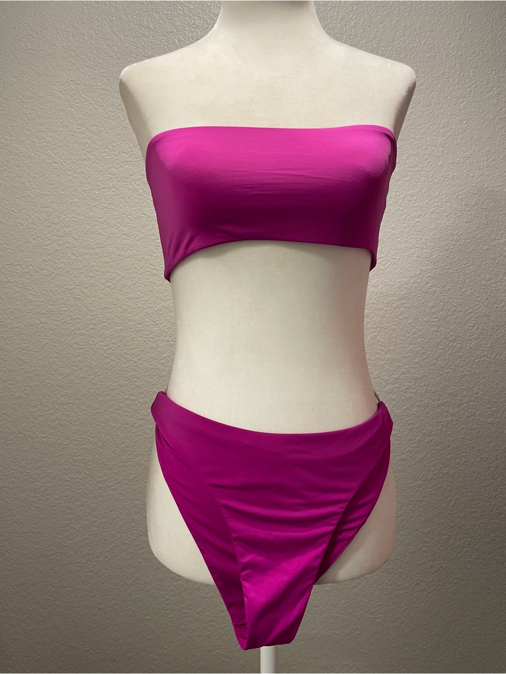 Dippin’ Daisy’s Fuscia Pink Bandeau Bikini Set Size Medium
